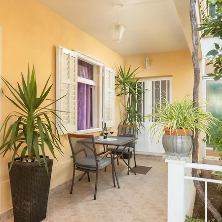 Apartment Sisaric A2 *